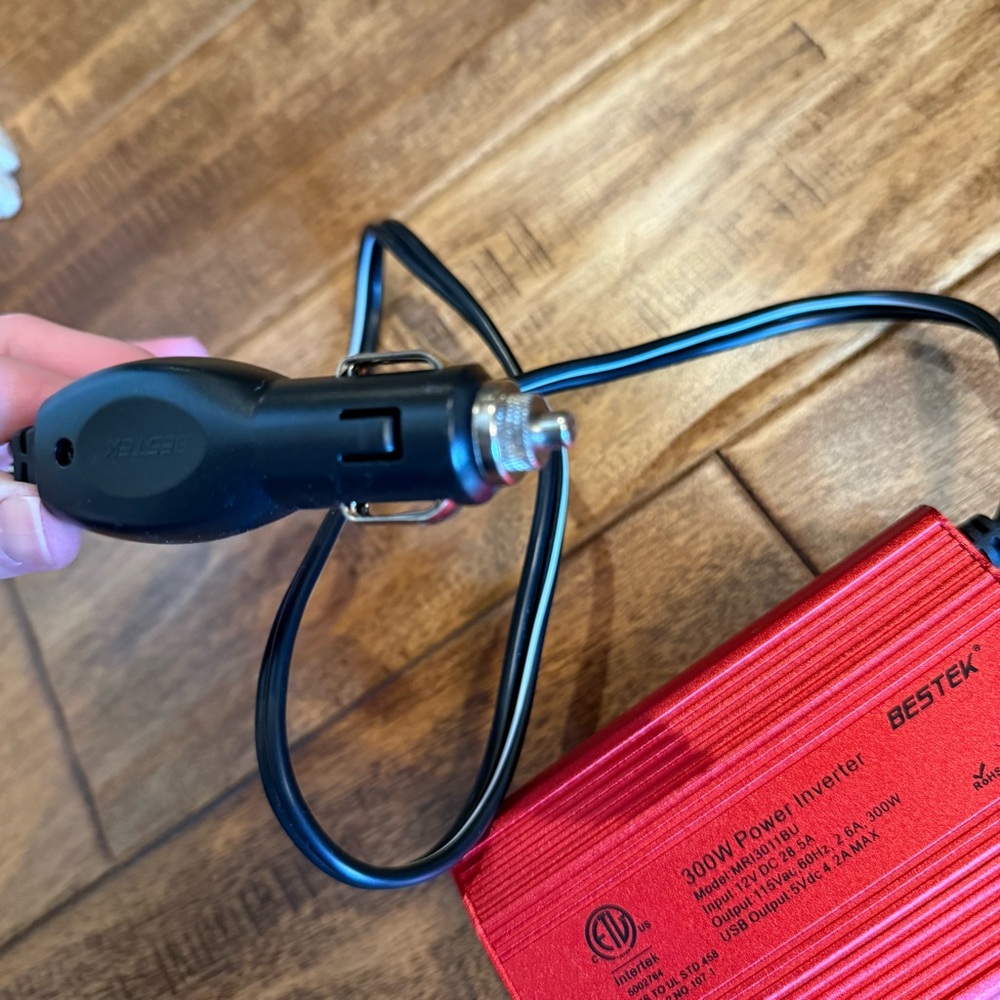 BESTEK Red Power Inverter - Picture 4 of 5